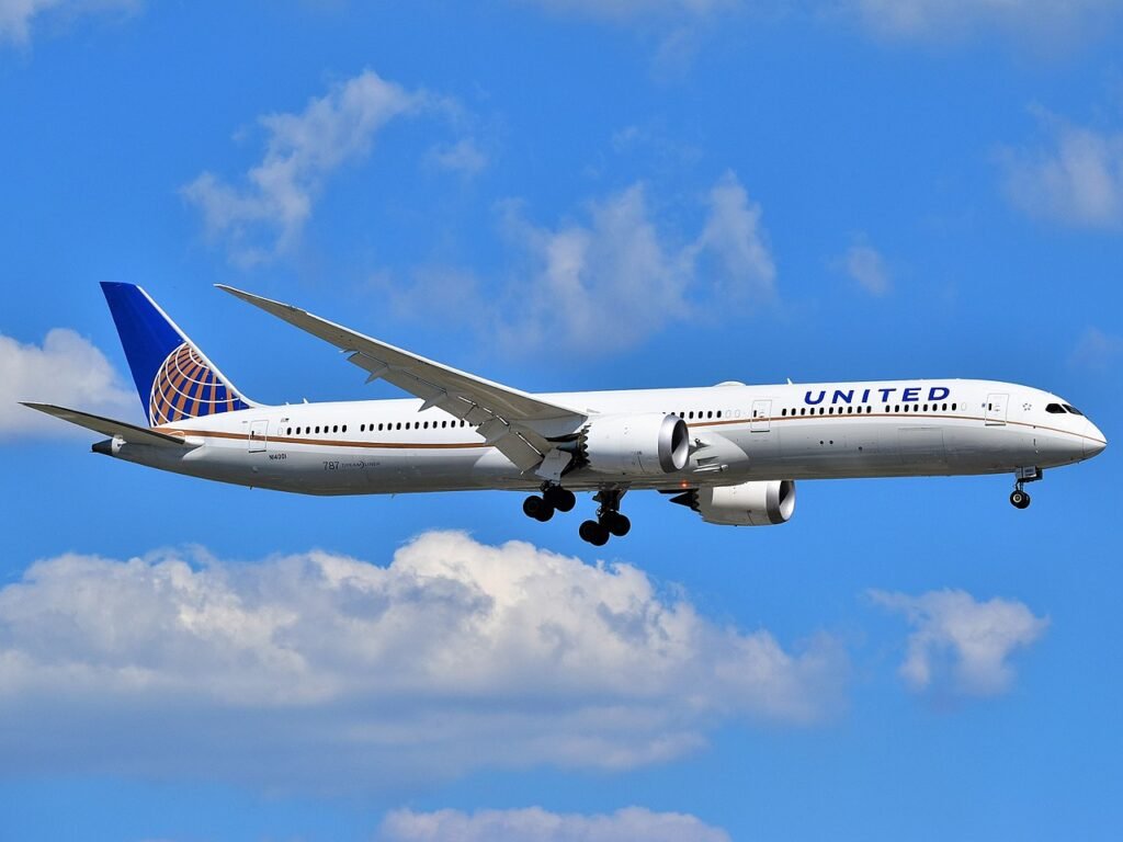 United Airlines cuts Newark flights